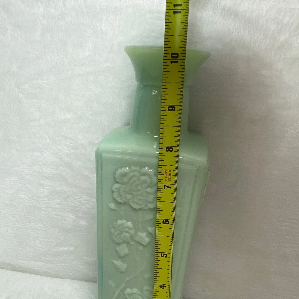 VTG 1972 Jim Beam Empty Jadeite Green Milk Glass Decanter Vase Barware Man‎ Cave
